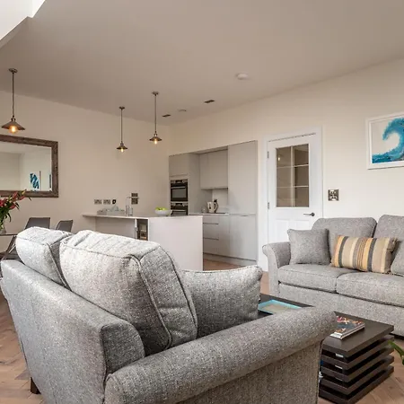 Cathedral View - An Exclusive Private Apartment On Cathedral Green, Exeter Exterior photo